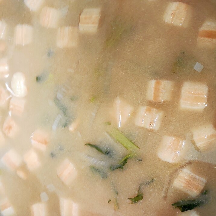 小松菜と麩と油揚げの味噌汁